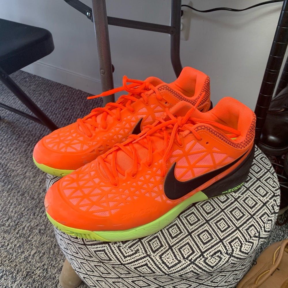 Mens nike shoes size 10
